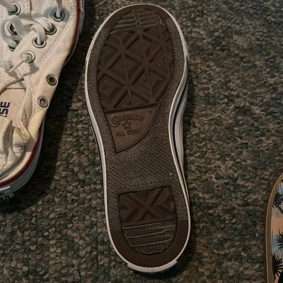 Converse - Picture 2 of 3